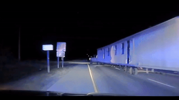 Missouri police chasing erratic mobile home caught on wild dashcam video